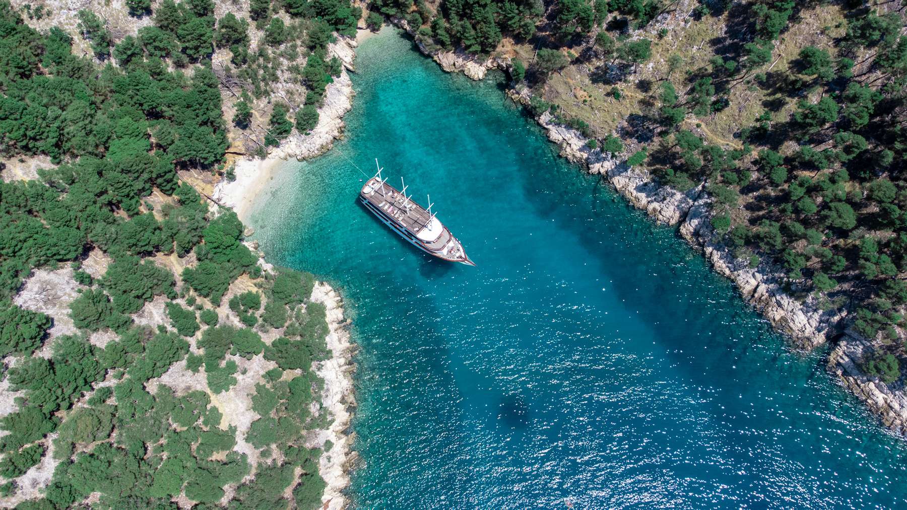 ALMISSA Custom Motor Yacht 40m - aerial yacht view