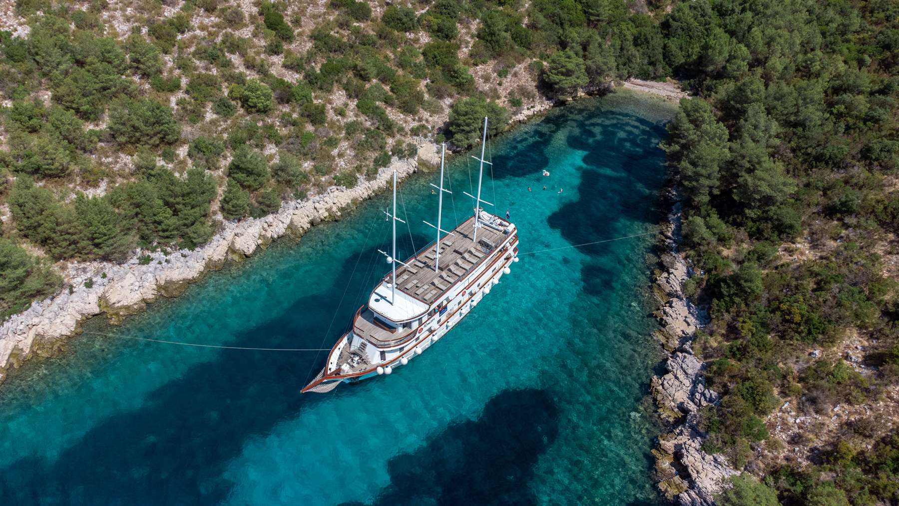 ALMISSA Custom Motor Yacht 40m - aerial yacht alternate view