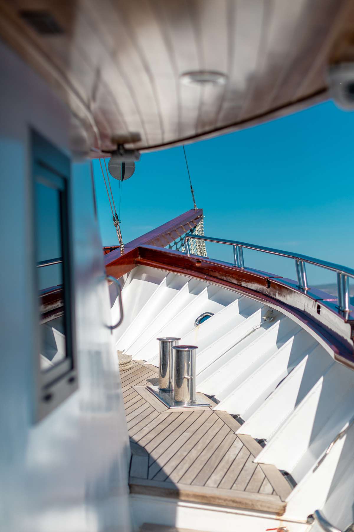 ALMISSA Custom Motor Yacht 40m - bow deck