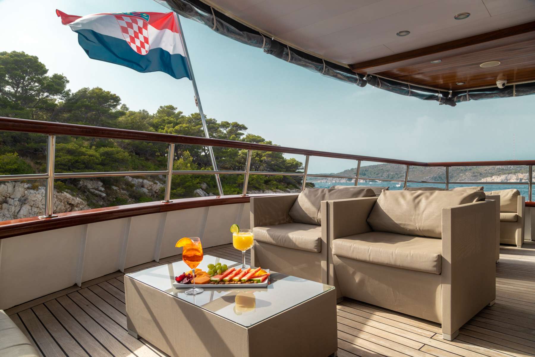 ALMISSA Custom Motor Yacht 40m - upper deck aft lounge