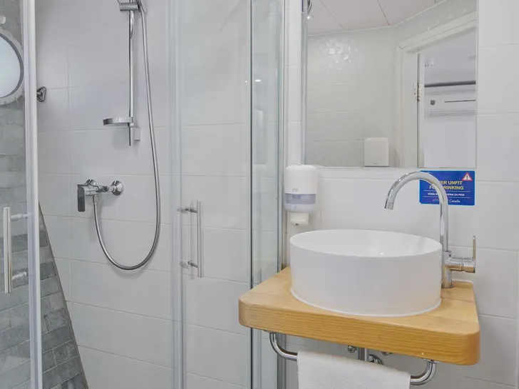 ALMISSA Custom Motor Yacht 40m - modern bathroom ALMISSA Custom Motor Yacht 40m - modern bathroom