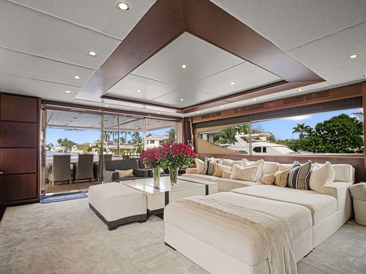 21 SEA SANDS Princess 95 Main Salon