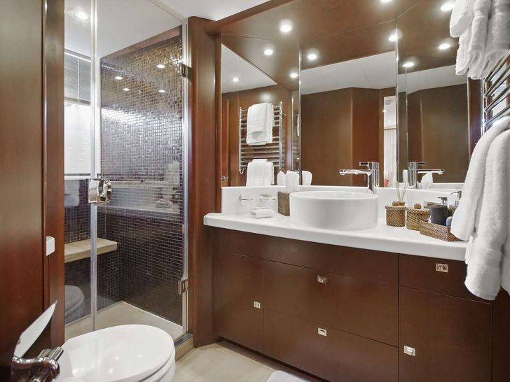 21 SEA SANDS Princess 95 Ensuite Bathroom