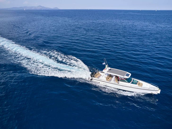 GENNY Sunreef 80 - tender cruising GENNY Sunreef 80 - tender cruising