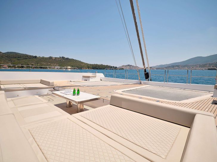 GENNY Sunreef 80 - bow bronzing area GENNY Sunreef 80 - bow bronzing area