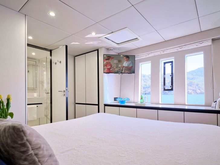 GENNY Sunreef 80 - cabin bed GENNY Sunreef 80 - cabin bed