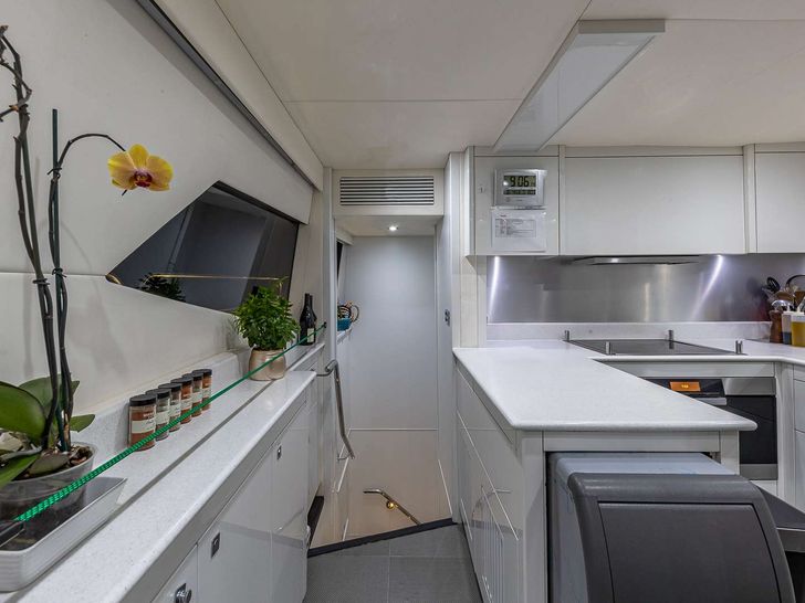 EMRYS Sunseeker 98 - galley EMRYS Sunseeker 98 - galley