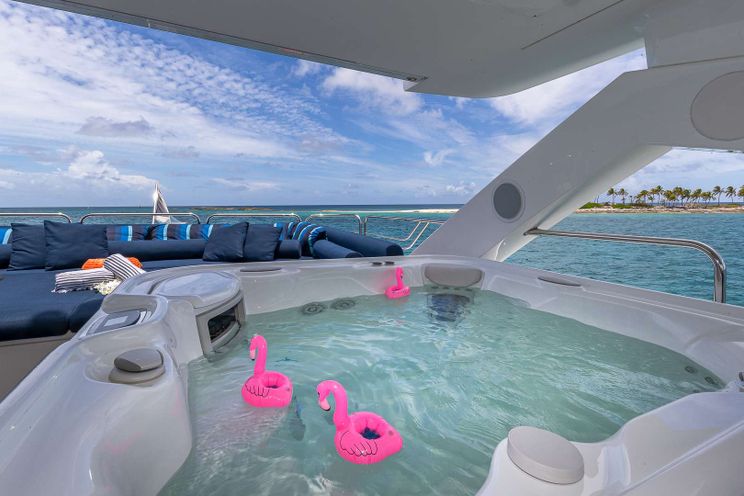 Charter Yacht EMRYS - Sunseeker 98 - 4 Cabins - Nassau - Staniel Cay - Exumas - Bahamas