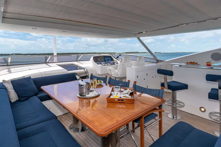 Charter Yacht EMRYS - Sunseeker 98 - 4 Cabins - Nassau - Staniel Cay - Exumas - Bahamas
