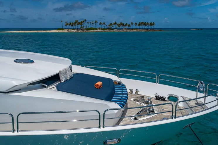Charter Yacht EMRYS - Sunseeker 98 - 4 Cabins - Nassau - Staniel Cay - Exumas - Bahamas