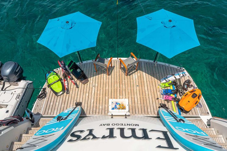 Charter Yacht EMRYS - Sunseeker 98 - 4 Cabins - Nassau - Staniel Cay - Exumas - Bahamas