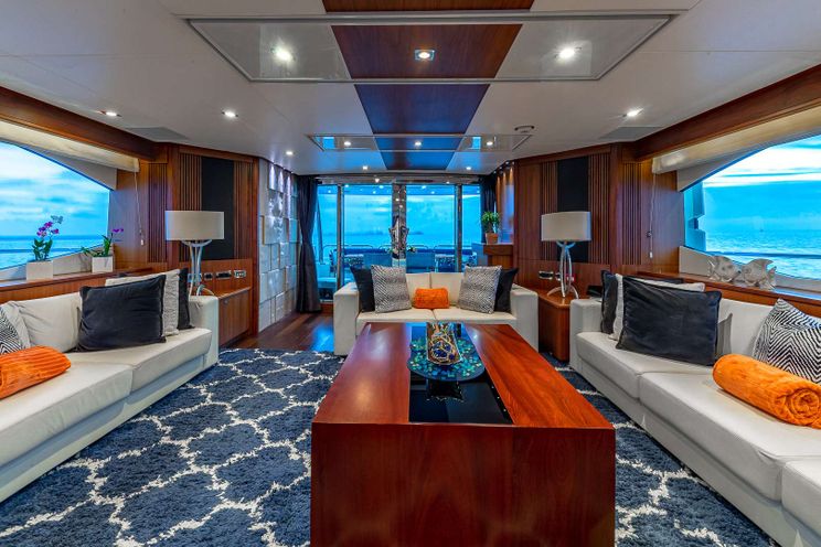 Charter Yacht EMRYS - Sunseeker 98 - 4 Cabins - Nassau - Staniel Cay - Exumas - Bahamas