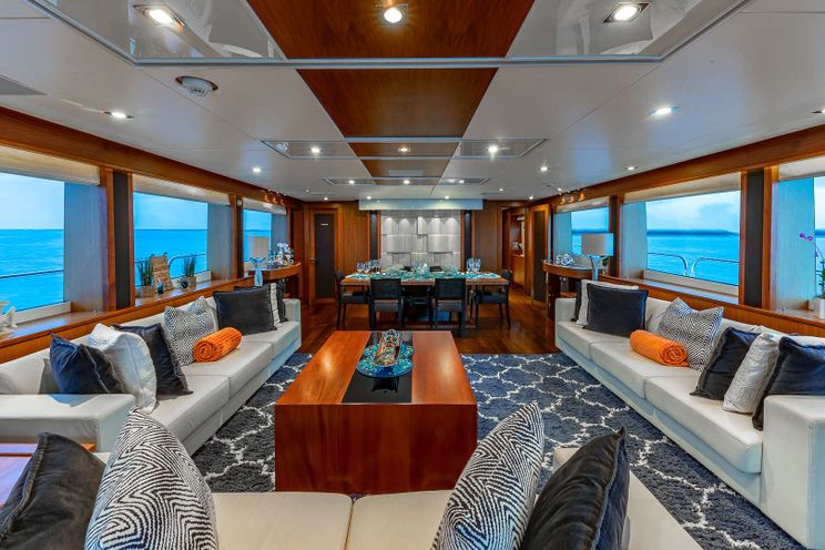 Charter Yacht EMRYS - Sunseeker 98 - 4 Cabins - Nassau - Staniel Cay - Exumas - Bahamas