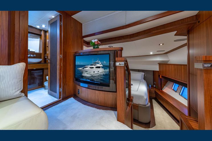 Charter Yacht EMRYS - Sunseeker 98 - 4 Cabins - Nassau - Staniel Cay - Exumas