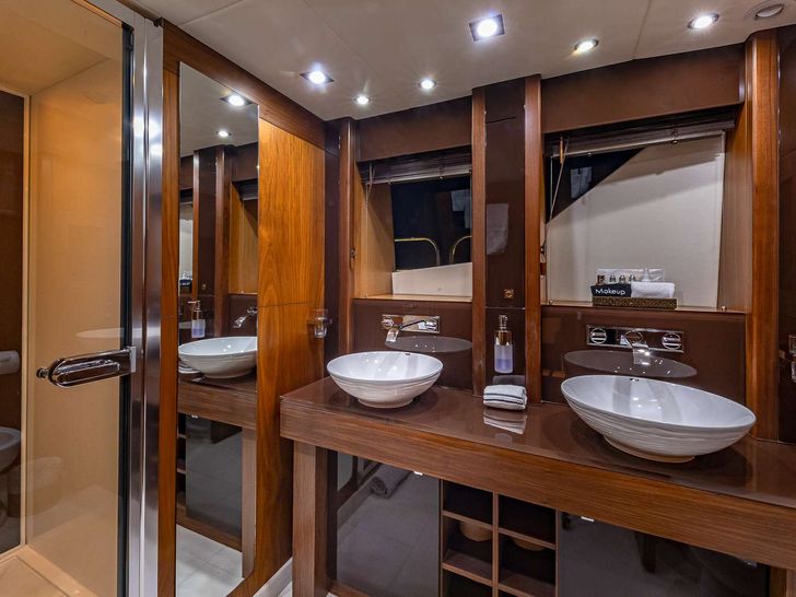 EMRYS - Sunseeker 98,master cabin bathroom EMRYS - Sunseeker 98,master cabin bathroom