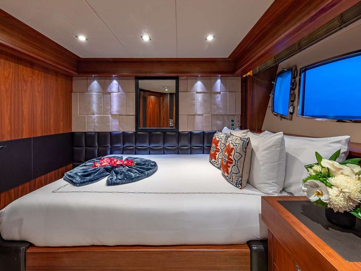 EMRYS - Sunseeker 98,VIP queen cabin EMRYS - Sunseeker 98,VIP queen cabin