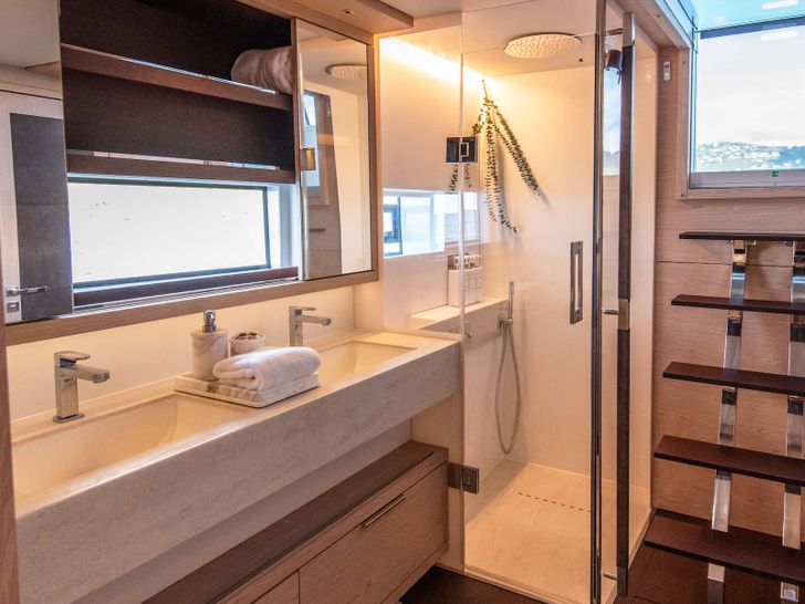 XANDROS Lagoon 65 - master cabin bathroom XANDROS Lagoon 65 - master cabin bathroom