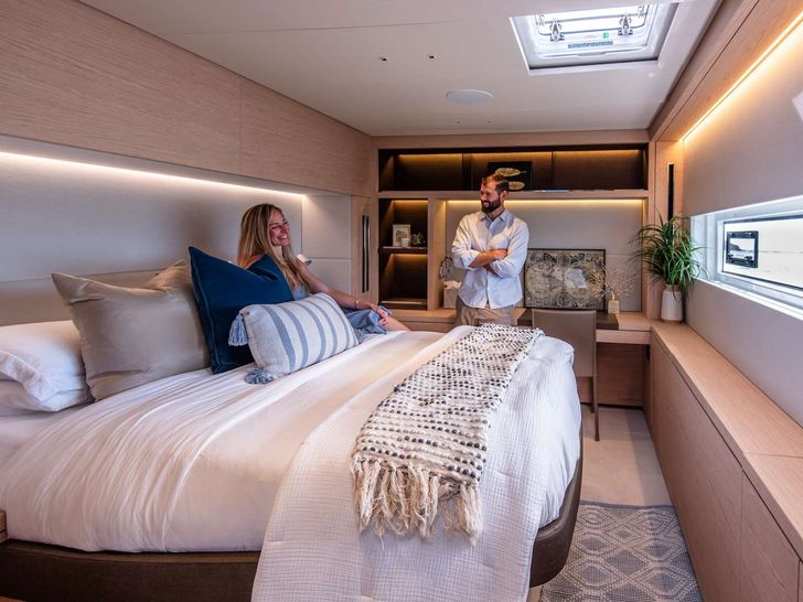 XANDROS Lagoon 65 - master cabin bed XANDROS Lagoon 65 - master cabin bed