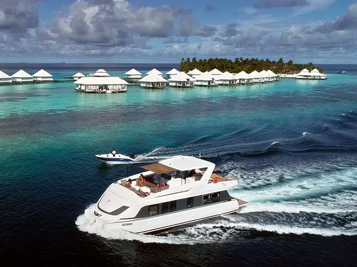 OVER REEF - OVER REEF -