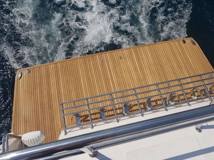 OVER REEF - Aft Deck OVER REEF - Aft Deck