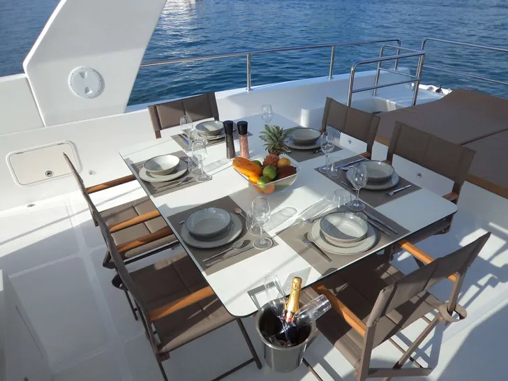 OVER REEF - Sundeck Dining OVER REEF - Sundeck Dining