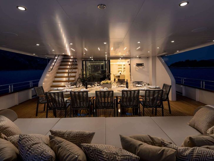 LOVE STORY - alfresco dining area LOVE STORY - alfresco dining area