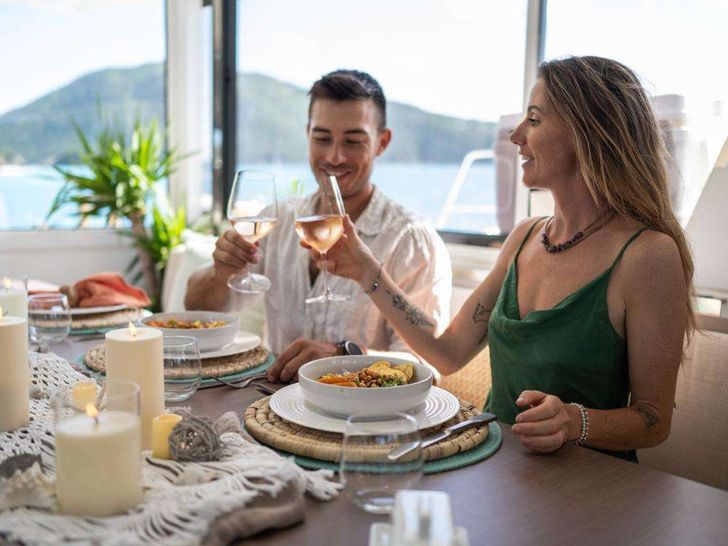 ELYSIAN Bali 5.4 - guests dining ELYSIAN Bali 5.4 - guests dining