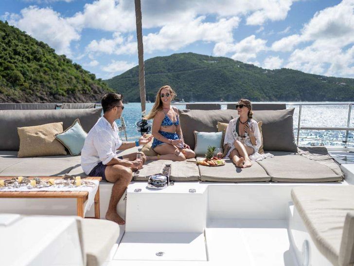 ELYSIAN Bali 5.4 - guests on the foredeck ELYSIAN Bali 5.4 - guests on the foredeck