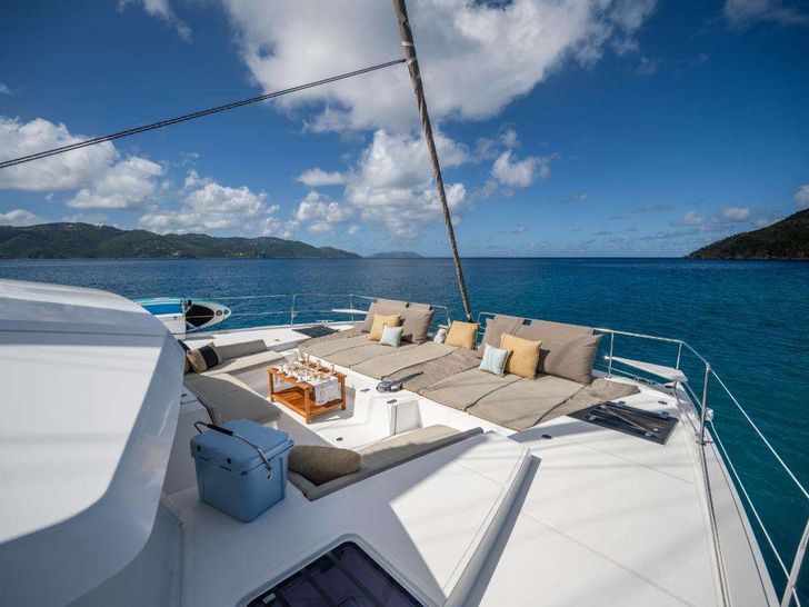 ELYSIAN Bali 5.4 - foredeck lounge and sunbeds ELYSIAN Bali 5.4 - foredeck lounge and sunbeds