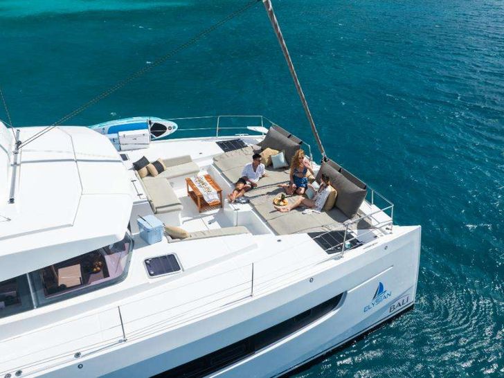ELYSIAN Bali 5.4 - foredeck ELYSIAN Bali 5.4 - foredeck