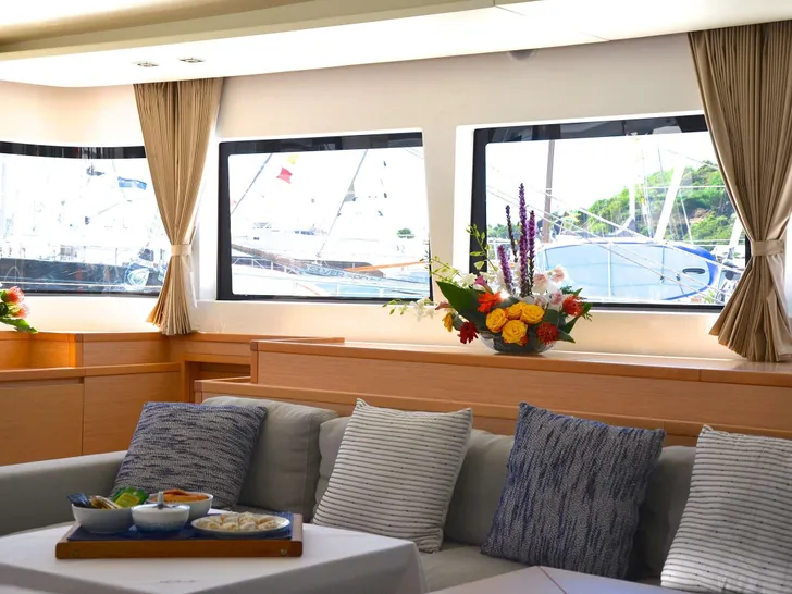 REVE2MER Lagoon 620 - saloon lounge REVE2MER Lagoon 620 - saloon lounge