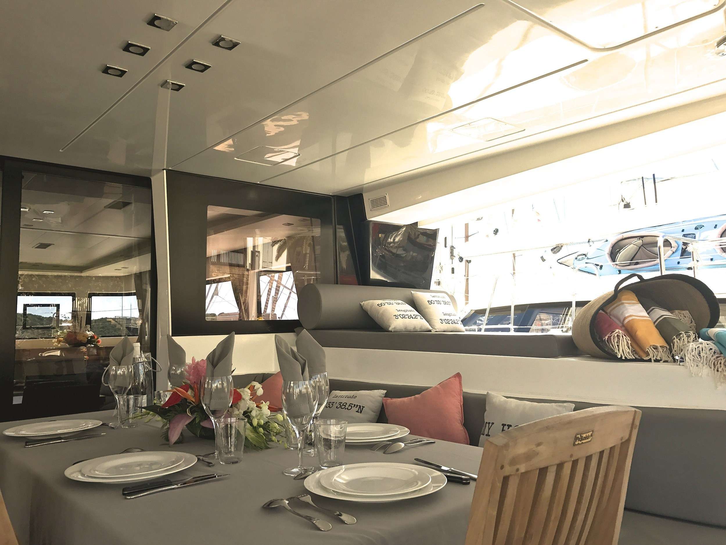 REVE2MER Lagoon 620 - aft deck alfresco dining set up