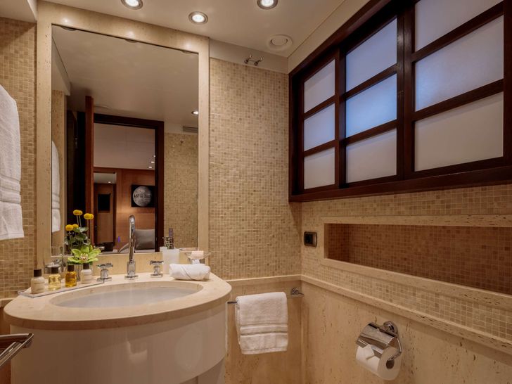 SHOOTING STAR - Cantieri di Pisa 102 - Twin Cabin Ensuite SHOOTING STAR - Cantieri di Pisa 102 - Twin Cabin Ensuite
