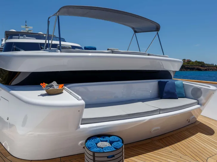 SHOOTING STAR - Cantieri di Pisa 102 - Foredeck Bow Seating SHOOTING STAR - Cantieri di Pisa 102 - Foredeck Bow Seating