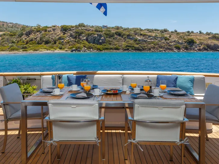 SHOOTING STAR - Cantieri di Pisa 102 - Main Aft Deck Dining SHOOTING STAR - Cantieri di Pisa 102 - Main Aft Deck Dining