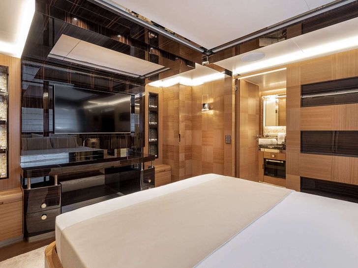 SUNRISE Yacht VIP Cabin SUNRISE Yacht VIP Cabin