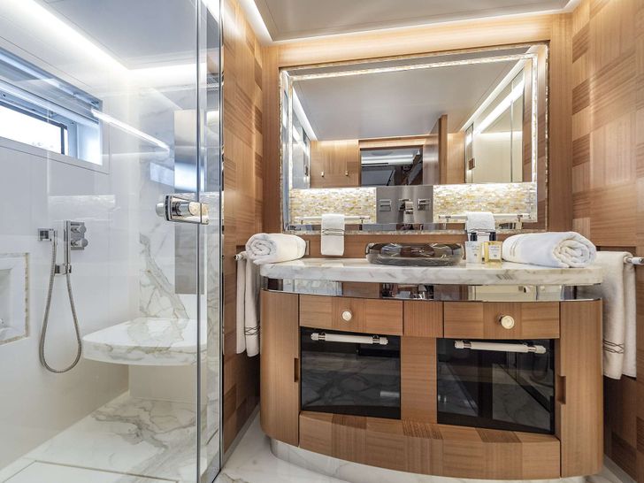 SUNRISE Yacht VIP Ensuite