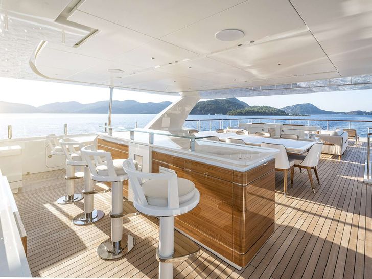 SUNRISE Yacht Sky Deck SUNRISE Yacht Sky Deck