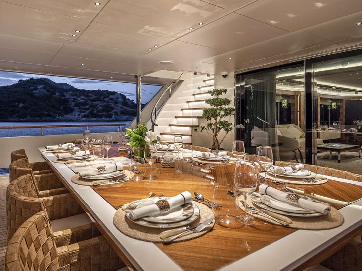 SUNRISE Yacht Alfresco Dining Main Deck SUNRISE Yacht Alfresco Dining Main Deck