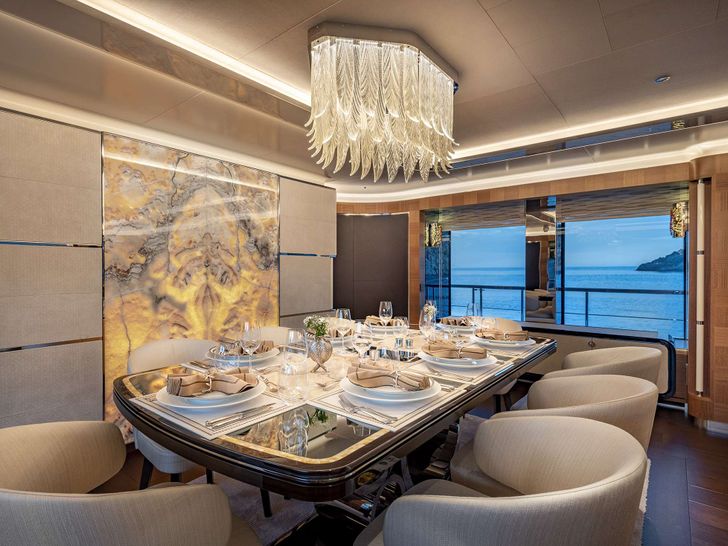 SUNRISE Yacht Indoor Dining SUNRISE Yacht Indoor Dining