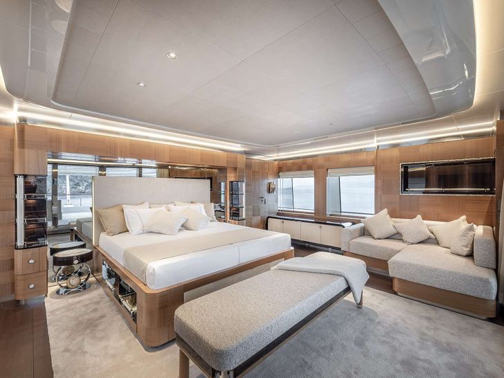 SUNRISE Yacht Master Suite