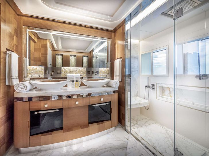 SUNRISE Yacht Master Ensuite Bathroom