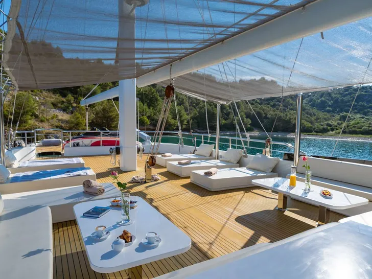NAVILUX Motor Sailer 34m - sunbathing area NAVILUX Motor Sailer 34m - sunbathing area
