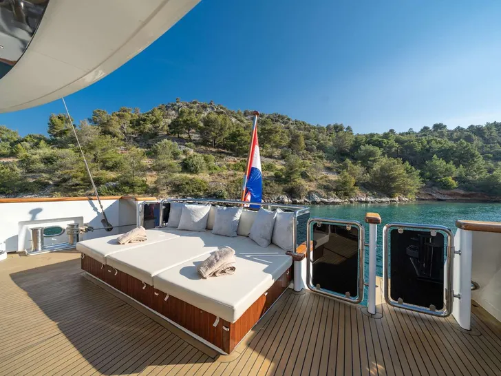 NAVILUX Motor Sailer 34m - sun bed NAVILUX Motor Sailer 34m - sun bed