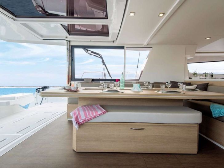 Salon / Cockpit Salon / Cockpit
