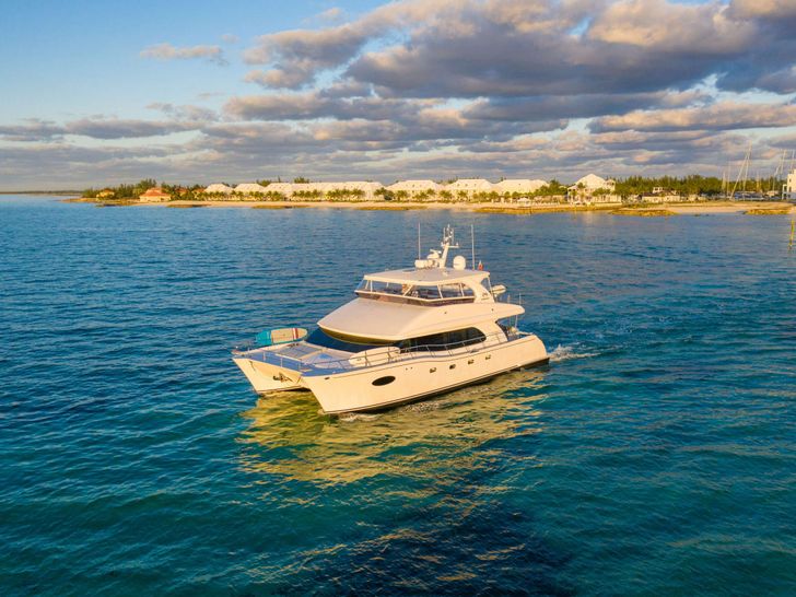 INDIGO Horizon 60 Power Cat - Cruising INDIGO Horizon 60 Power Cat - Cruising