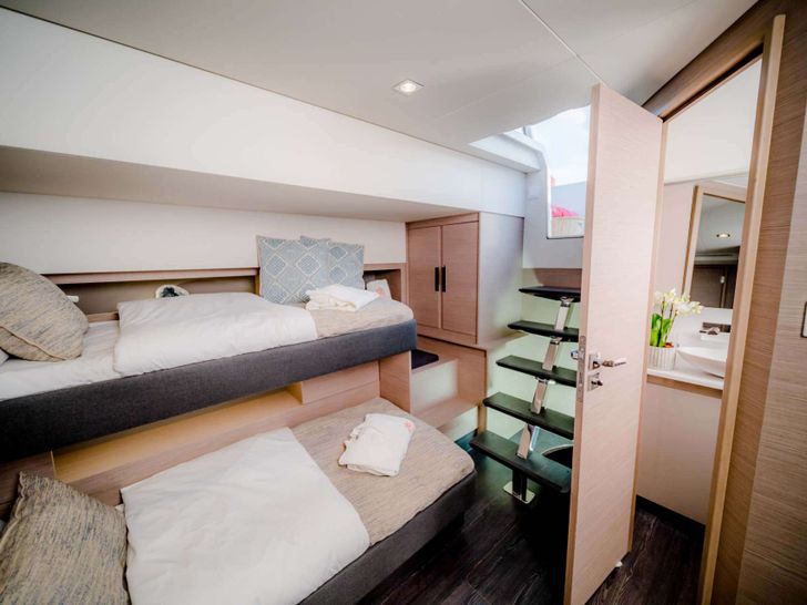 NAMASTE Fountaine Pajot Samana 59 - guest bunk bed cabin NAMASTE Fountaine Pajot Samana 59 - guest bunk bed cabin