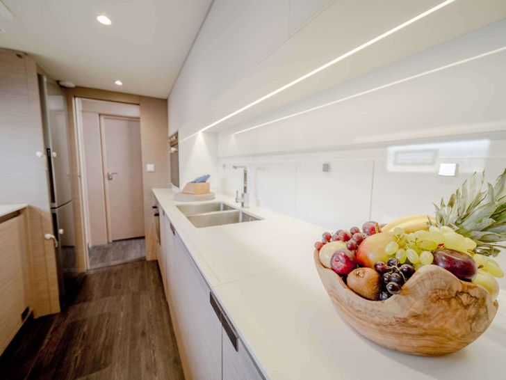 NAMASTE Fountaine Pajot Samana 59 - galley NAMASTE Fountaine Pajot Samana 59 - galley