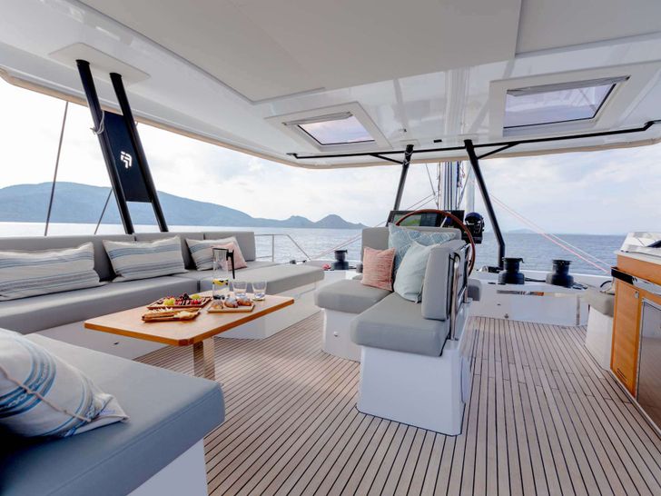 NAMASTE Fountaine Pajot Samana 59 - flybridge NAMASTE Fountaine Pajot Samana 59 - flybridge