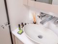 NAMASTE Fountaine Pajot Samana 59 - guest cabin bathroom NAMASTE Fountaine Pajot Samana 59 - guest cabin bathroom